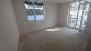 Тристаен Продажби, Карпузица, София