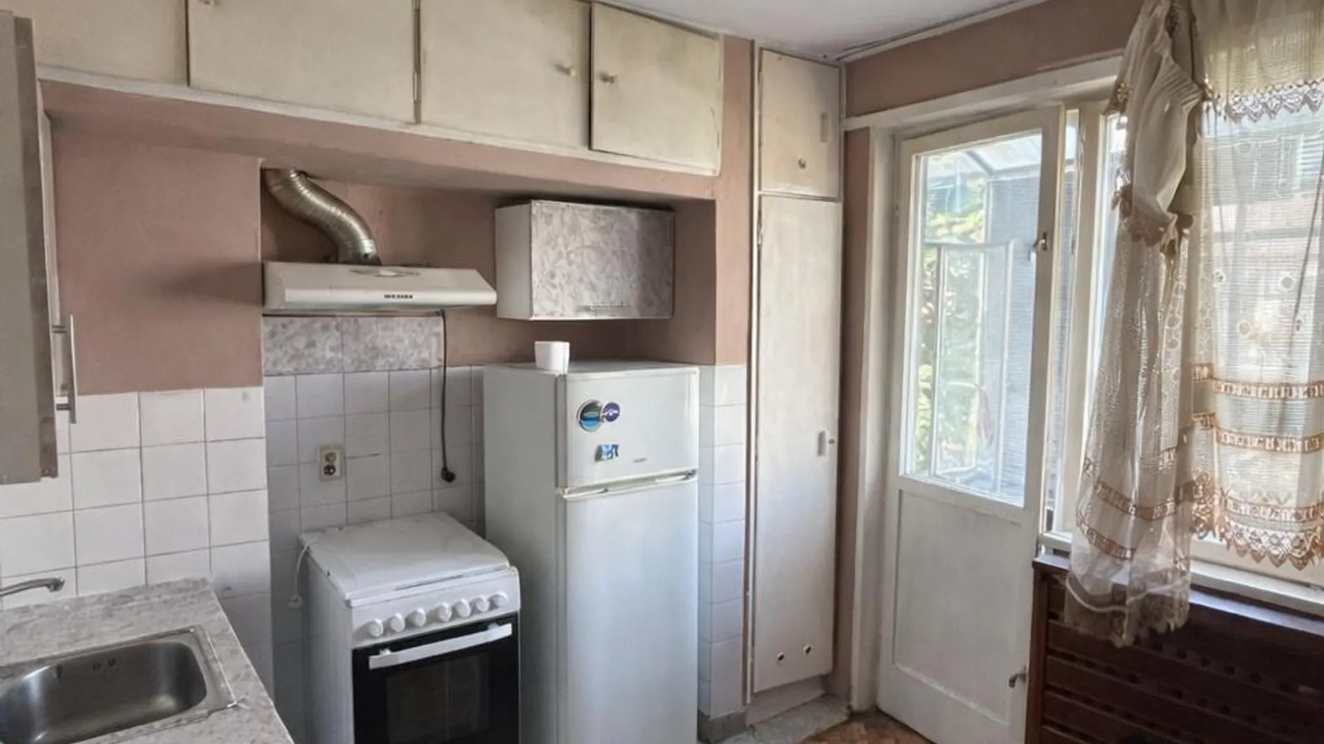 Тристаен Продажби, Надежда 4, София – снимка 3