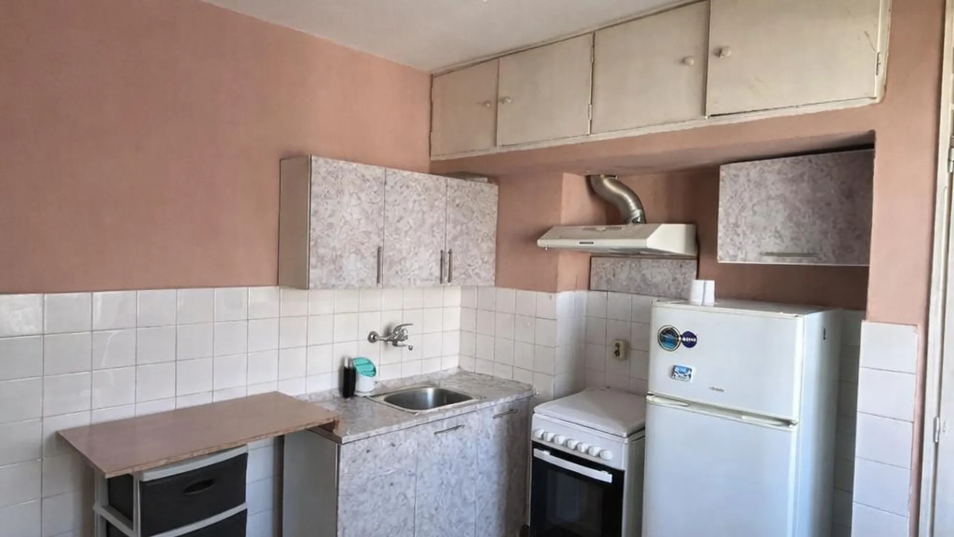 Тристаен Продажби, Надежда 4, София – снимка 4