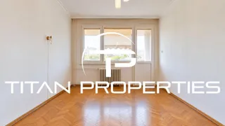 Тристаен Продажби, Изток, София