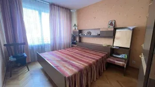 Тристаен Продажби, Сухата река, София