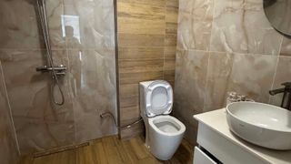 Тристаен Наеми, Красно село, София (10)