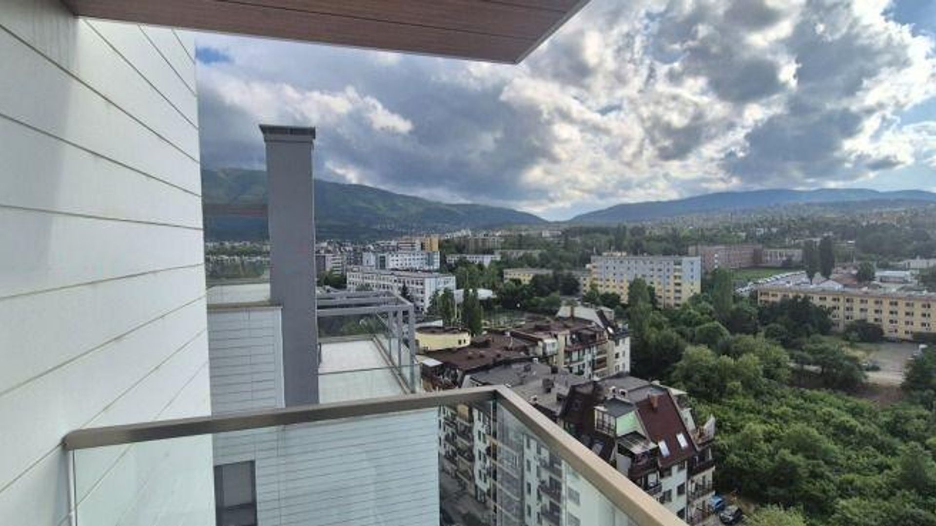 image_1784114068586_28642275714572984.jpeg