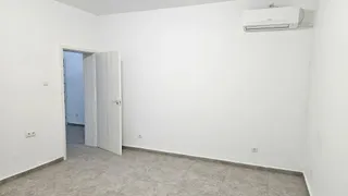 Тристаен Наеми, Център-ЦУМ, София (2)