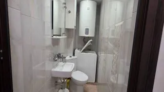 Тристаен Наеми, Хладилника, София (6)
