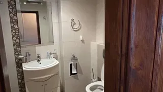 Тристаен Наеми, Красно село, София (8)