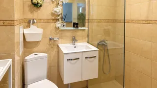 Тристаен Наеми, Младост 3, София (7)
