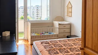 Тристаен Наеми, Младост 3, София (5)