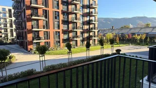 Тристаен Наеми, Красно село, София (10)