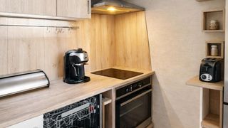 Тристаен Продажби, Младост 1, София (5)