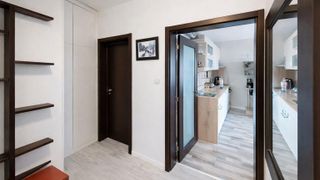Тристаен Продажби, Младост 1, София (12)