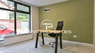 Офис за продажба в Център (7)