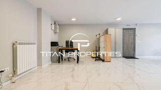 Офис за продажба в Център (4)