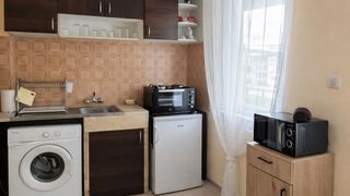 Тристаен Наеми, Погреби, Варна (5)