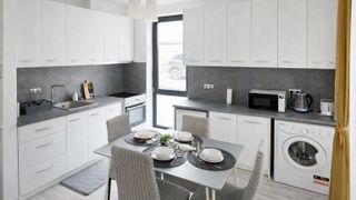 Zwei-Zimmer-Wohnung Verleih, Herr Alen Mak, Warna (3)