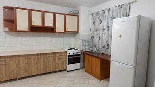 Тристаен апартамент, под наем, Колхозен пазар (3)