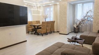 Тристаен апартамент, под наем, Център (2)