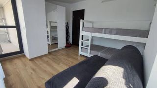 Тристаен Наеми, Червен площад, Варна (6)