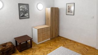 Тристаен апартамент, под наем, Център (2)