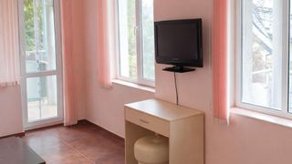 Тристаен Наеми, Траката, Варна (4)