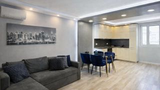 Zwei-Zimmer-Wohnung Verleih, Center, Warna (8)