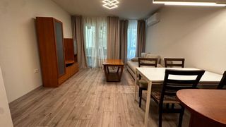 Тристаен апартамент, под наем, Център (2)