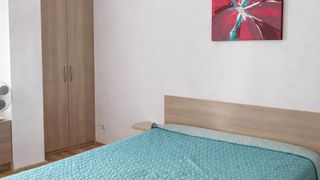 Тристаен Наеми, ХЕИ, Варна (4)