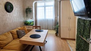 Тристаен Наеми, Възраждане 1, Варна (3)