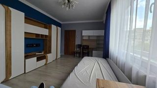 Тристаен Наеми, Младост 1, Варна (4)