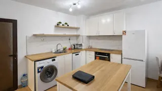 Тристаен Наеми, Младост 2, Варна (2)