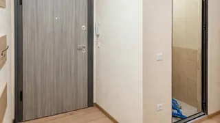 Тристаен Наеми, Младост 2, Варна (8)