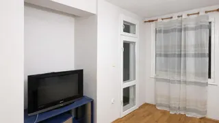 Тристаен Наеми, Автогара, Варна (2)