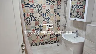 Тристаен Наеми, Общината, Варна (10)