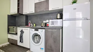 Едностаен Наеми, Колхозен пазар, Варна (3)