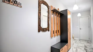 Тристаен Наеми, Колхозен пазар, Варна (11)