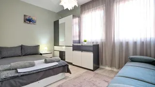 Тристаен Наеми, Колхозен пазар, Варна (4)