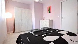 Тристаен Наеми, Колхозен пазар, Варна (8)