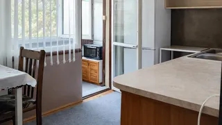 Тристаен Наеми, Младост 1, Варна (3)