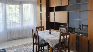 Тристаен Наеми, Младост 1, Варна (2)