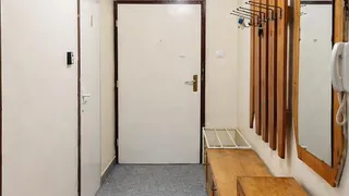 Тристаен Наеми, Младост 1, Варна (8)