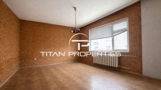Тристаен апартамент за продажба в кв. Мараша (2)