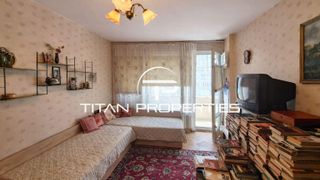 Тристаен апартамент за продажба в Център (2)