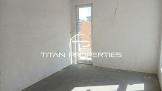 Тристаен апартамент в кв. Кючук Париж (3)