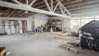 Двуетажен склад за продажба | 304 кв.м. | Товаро-разтоварна зона (11)