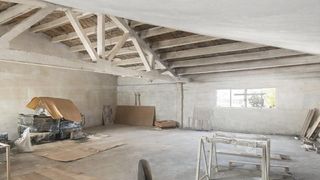 Двуетажен склад за продажба | 304 кв.м. | Товаро-разтоварна зона (9)