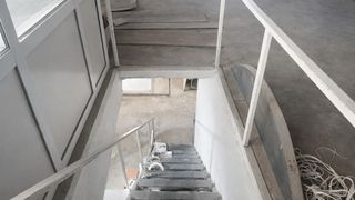 Двуетажен склад за продажба | 304 кв.м. | Товаро-разтоварна зона (8)