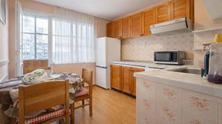 Тристаен апартамент под наем в кв. Южен 
