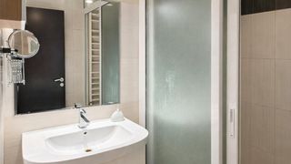 Многостаен апартамент под наем в Център (8)