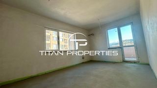 Тристаен апартамент за продажба в кв. Кючук Париж (4)