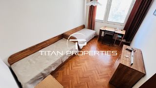 Тристаен апартамент в ж.к Възраждане. (5)